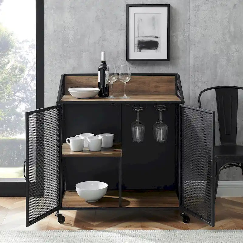 Meuble de bar industriel en treillis métallique sur roulettes