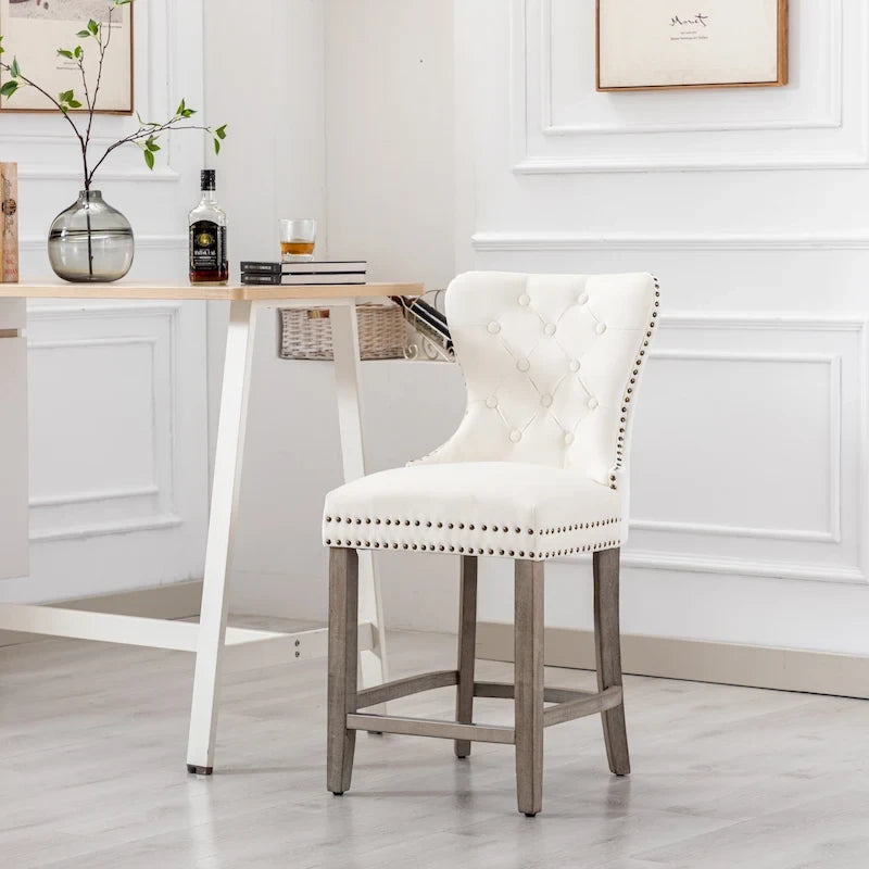Tabouret de comptoir à dossier haut capitonné avec clous décoratifs et pieds gris antique de 61 cm