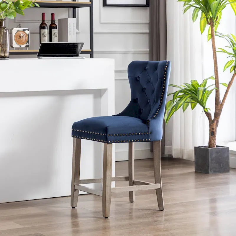 Tabouret de comptoir à dossier haut capitonné avec clous décoratifs et pieds gris antique de 61 cm