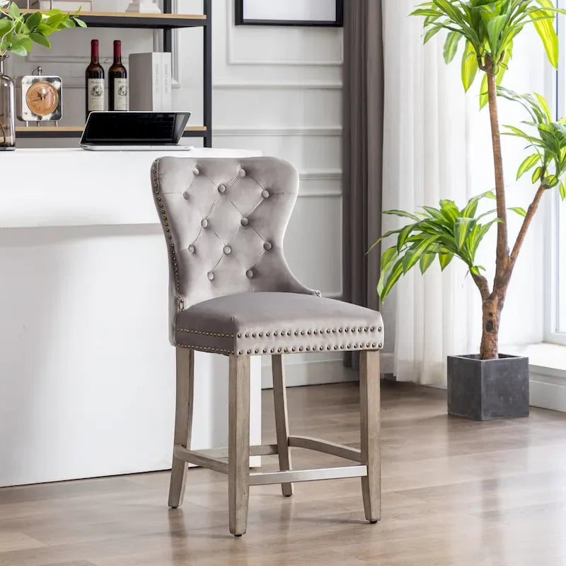 Tabouret de comptoir à dossier haut capitonné avec clous décoratifs et pieds gris antique de 61 cm
