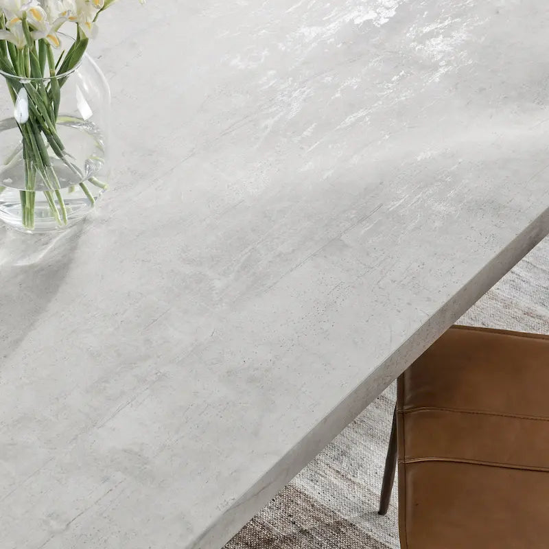Table de salle à manger en stratifié béton et pin recyclé de 84 po