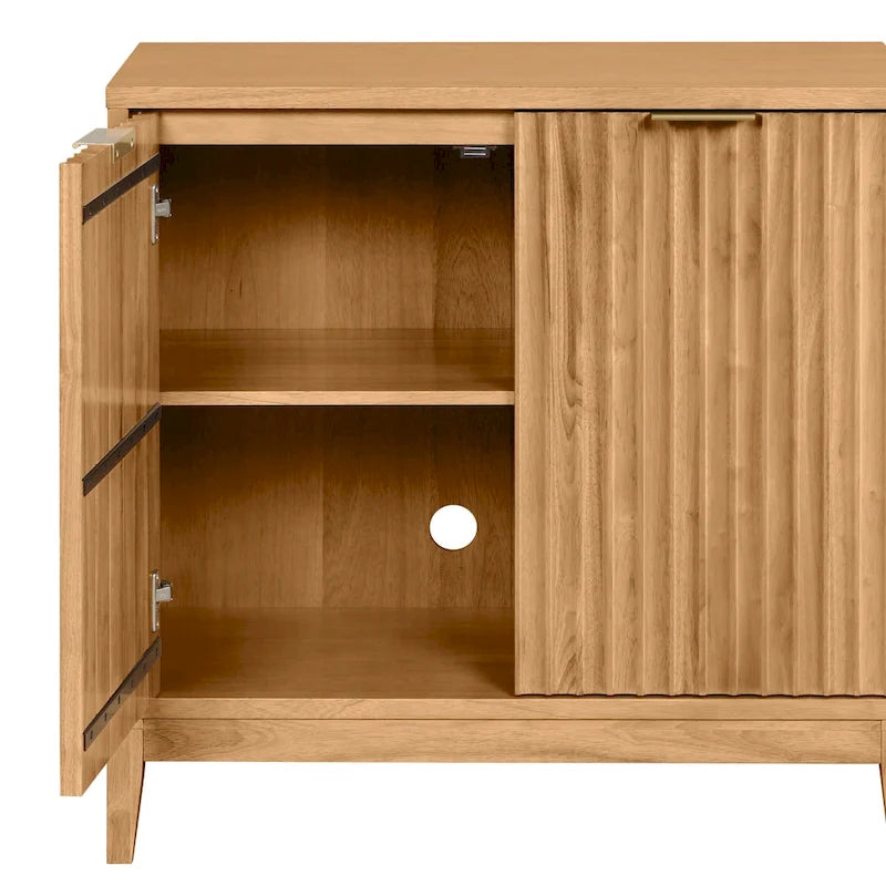Buffet moderne avec portes cannelées et poignées en laiton