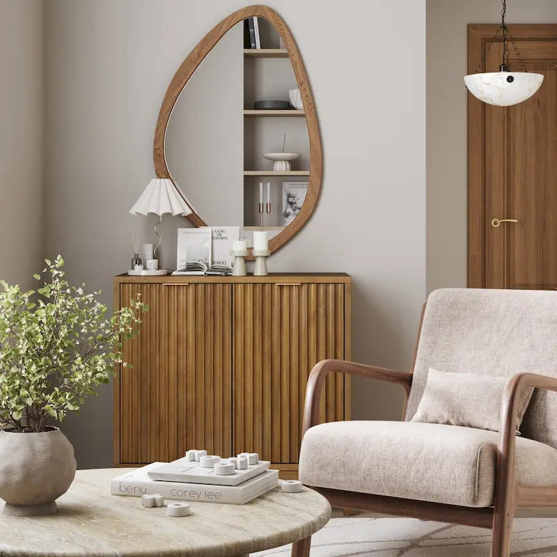 Buffet moderne avec portes cannelées et poignées en laiton
