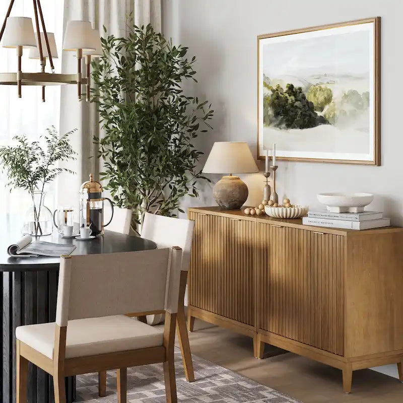Buffet moderne avec portes cannelées et poignées en laiton