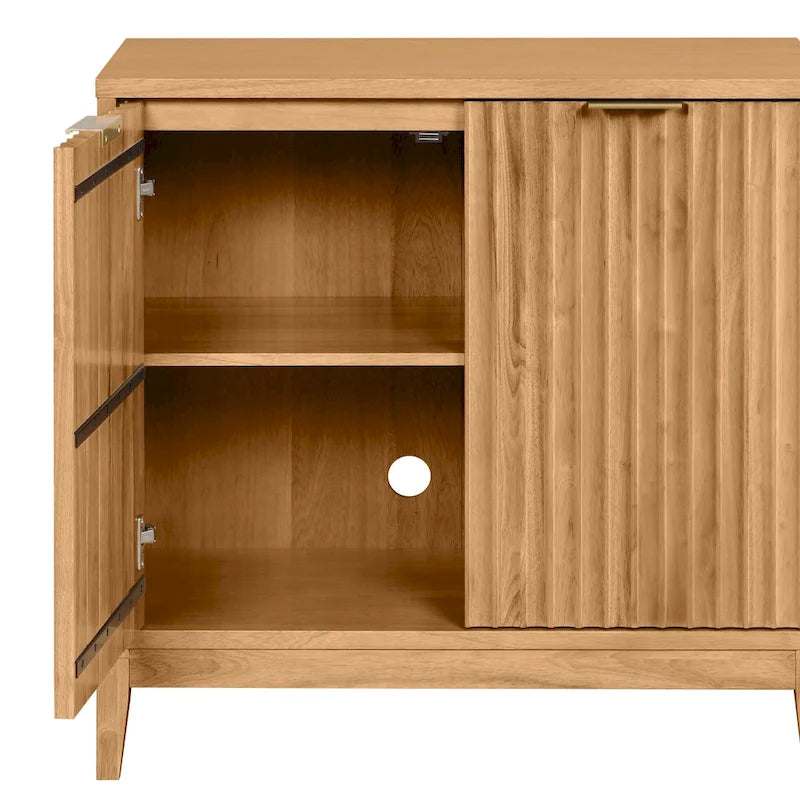 Buffet moderne avec portes cannelées et poignées en laiton