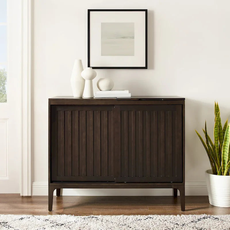 Console pour supports d'enregistrement avec portes coulissantes à lattes